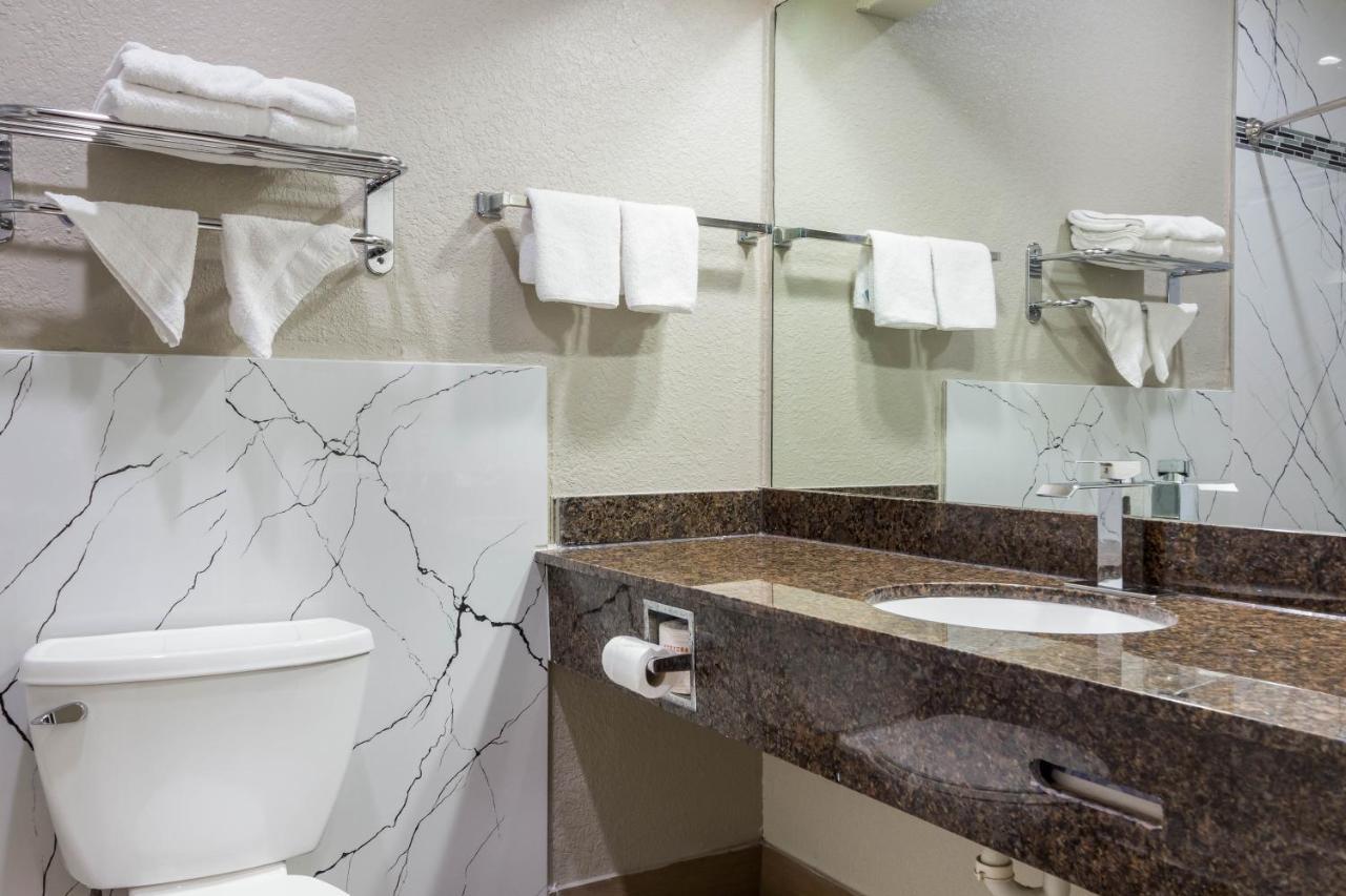 Scottish Inn And Suites Baytown Exteriör bild